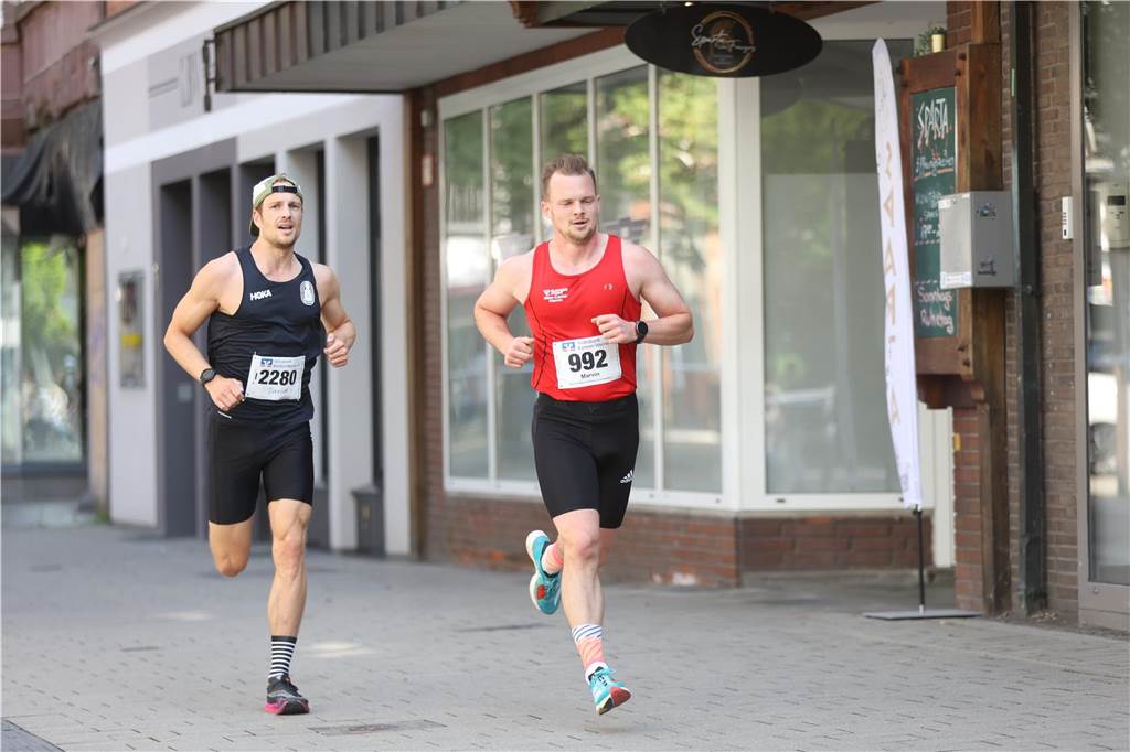 1263 Läuferinnen und Läufer waren beim 22. Werner Stadtlauf über die verschiedenen Distanzen gemeldet. David Schafflick (Running Crew Münster) holte sich den Sieg über die Fünf- und Zehn-Kilometer-Distanz.