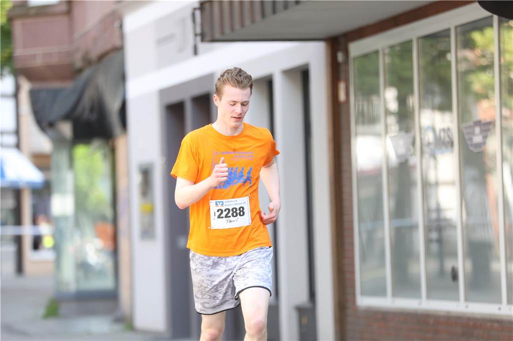 1263 Läuferinnen und Läufer waren beim 22. Werner Stadtlauf über die verschiedenen Distanzen gemeldet. David Schafflick (Running Crew Münster) holte sich den Sieg über die Fünf- und Zehn-Kilometer-Distanz.