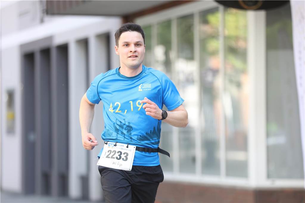 1263 Läuferinnen und Läufer waren beim 22. Werner Stadtlauf über die verschiedenen Distanzen gemeldet. David Schafflick (Running Crew Münster) holte sich den Sieg über die Fünf- und Zehn-Kilometer-Distanz.