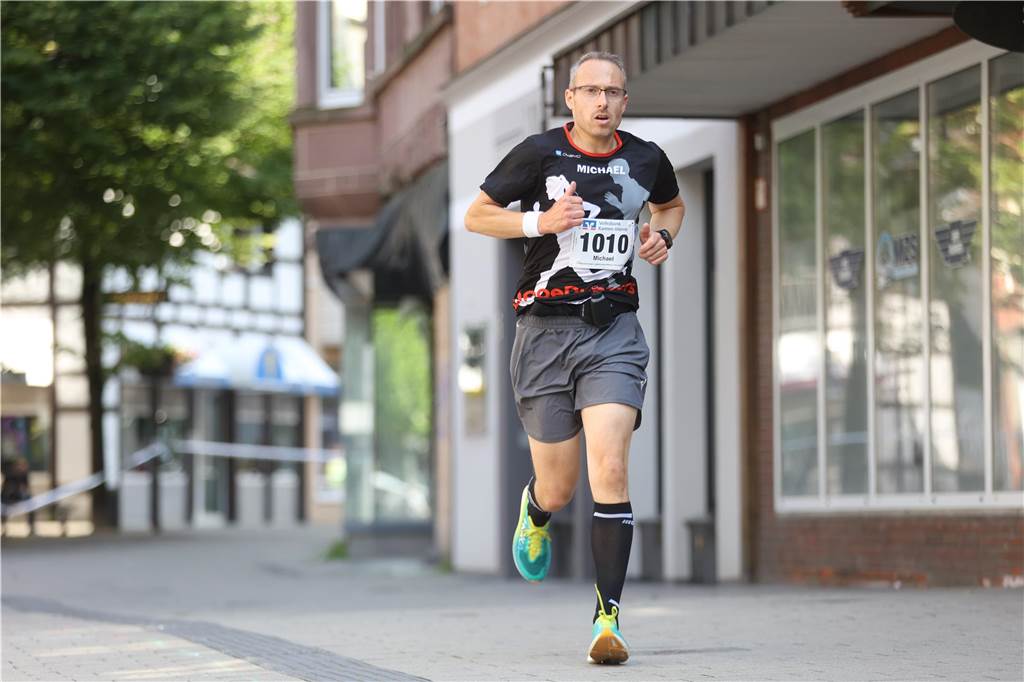 1263 Läuferinnen und Läufer waren beim 22. Werner Stadtlauf über die verschiedenen Distanzen gemeldet. David Schafflick (Running Crew Münster) holte sich den Sieg über die Fünf- und Zehn-Kilometer-Distanz.