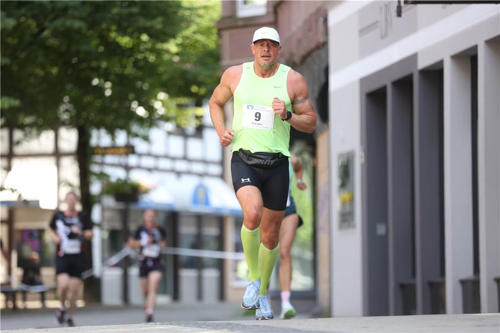 1263 Läuferinnen und Läufer waren beim 22. Werner Stadtlauf über die verschiedenen Distanzen gemeldet. David Schafflick (Running Crew Münster) holte sich den Sieg über die Fünf- und Zehn-Kilometer-Distanz.