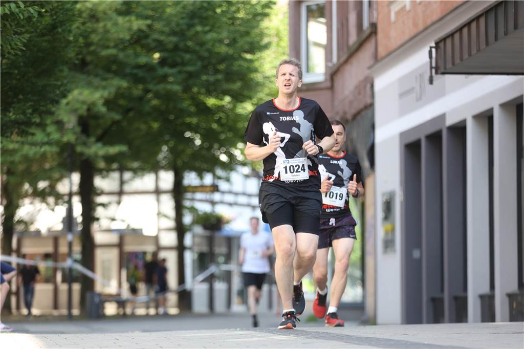 1263 Läuferinnen und Läufer waren beim 22. Werner Stadtlauf über die verschiedenen Distanzen gemeldet. David Schafflick (Running Crew Münster) holte sich den Sieg über die Fünf- und Zehn-Kilometer-Distanz.