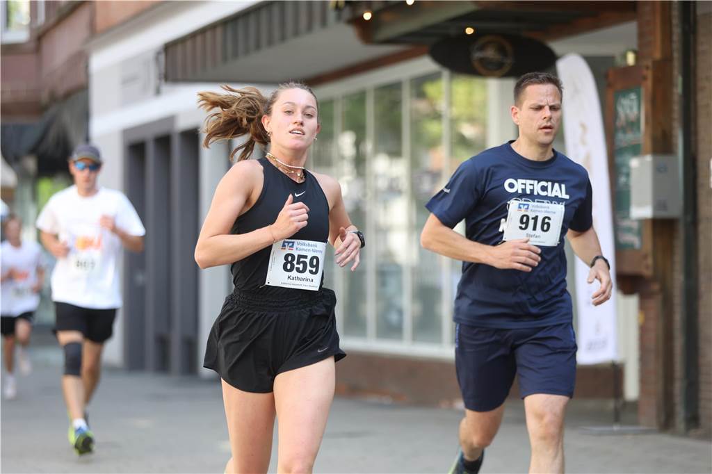 1263 Läuferinnen und Läufer waren beim 22. Werner Stadtlauf über die verschiedenen Distanzen gemeldet. David Schafflick (Running Crew Münster) holte sich den Sieg über die Fünf- und Zehn-Kilometer-Distanz.