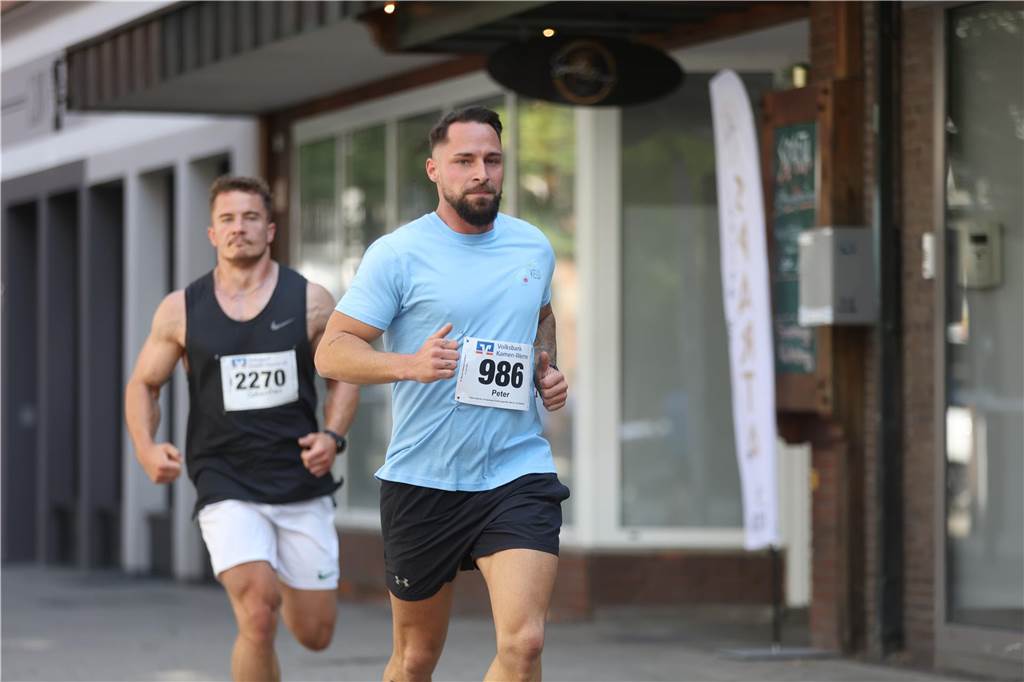 1263 Läuferinnen und Läufer waren beim 22. Werner Stadtlauf über die verschiedenen Distanzen gemeldet. David Schafflick (Running Crew Münster) holte sich den Sieg über die Fünf- und Zehn-Kilometer-Distanz.