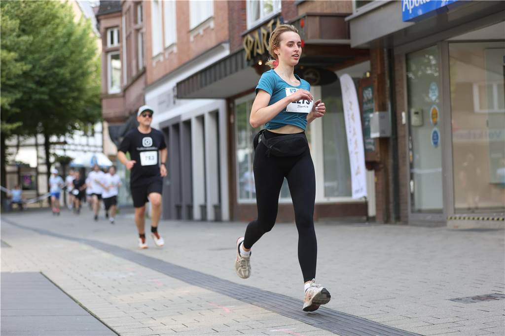 1263 Läuferinnen und Läufer waren beim 22. Werner Stadtlauf über die verschiedenen Distanzen gemeldet. David Schafflick (Running Crew Münster) holte sich den Sieg über die Fünf- und Zehn-Kilometer-Distanz.