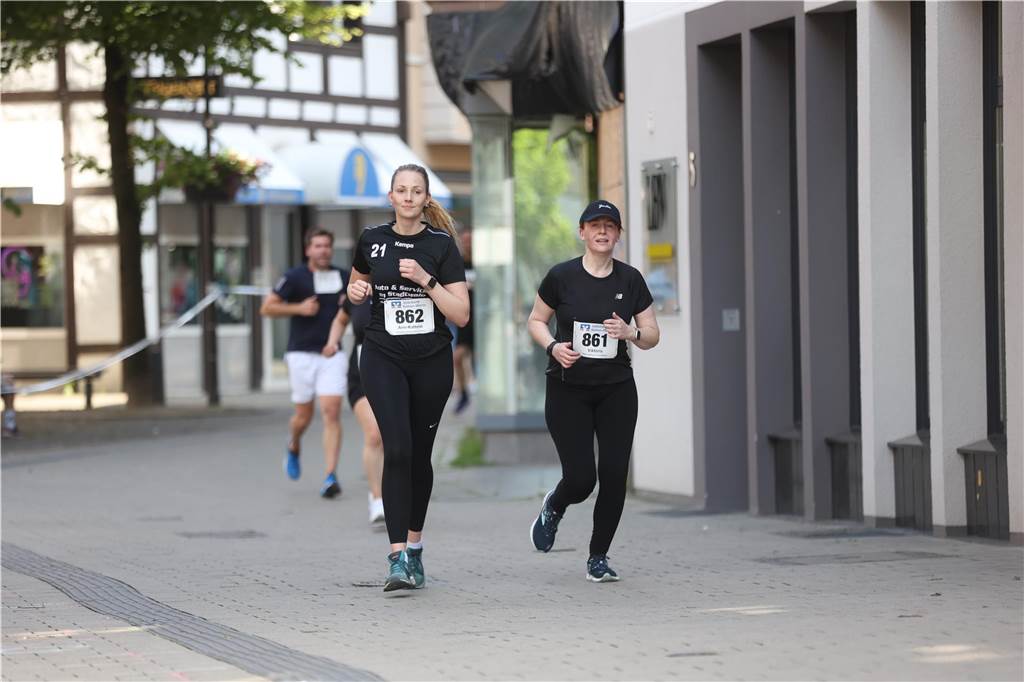 1263 Läuferinnen und Läufer waren beim 22. Werner Stadtlauf über die verschiedenen Distanzen gemeldet. David Schafflick (Running Crew Münster) holte sich den Sieg über die Fünf- und Zehn-Kilometer-Distanz.