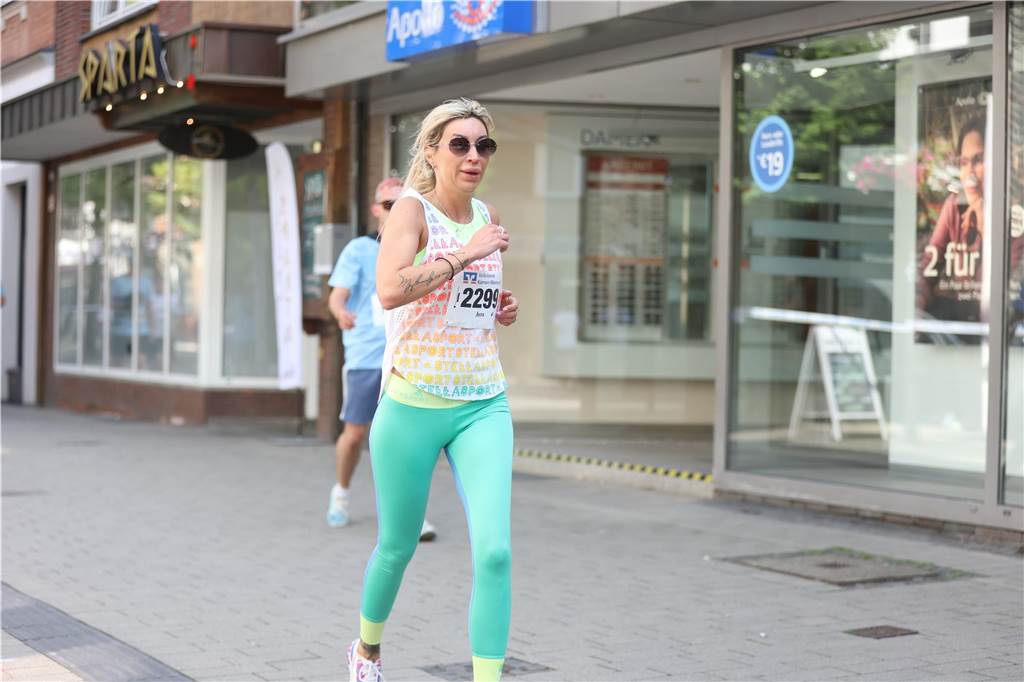 1263 Läuferinnen und Läufer waren beim 22. Werner Stadtlauf über die verschiedenen Distanzen gemeldet. David Schafflick (Running Crew Münster) holte sich den Sieg über die Fünf- und Zehn-Kilometer-Distanz.