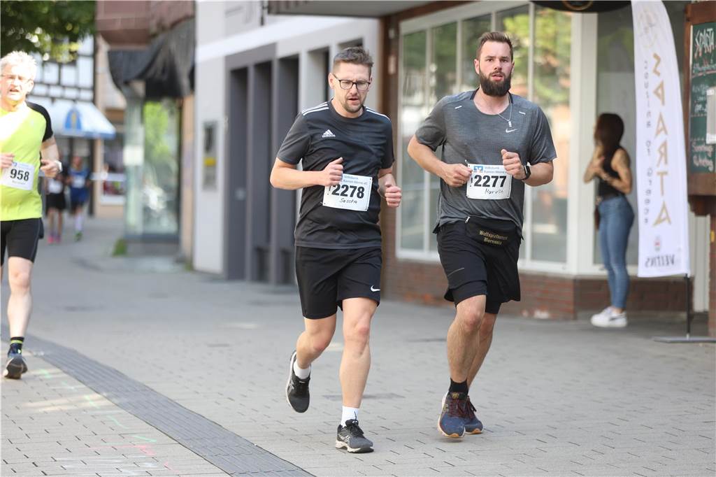 1263 Läuferinnen und Läufer waren beim 22. Werner Stadtlauf über die verschiedenen Distanzen gemeldet. David Schafflick (Running Crew Münster) holte sich den Sieg über die Fünf- und Zehn-Kilometer-Distanz.