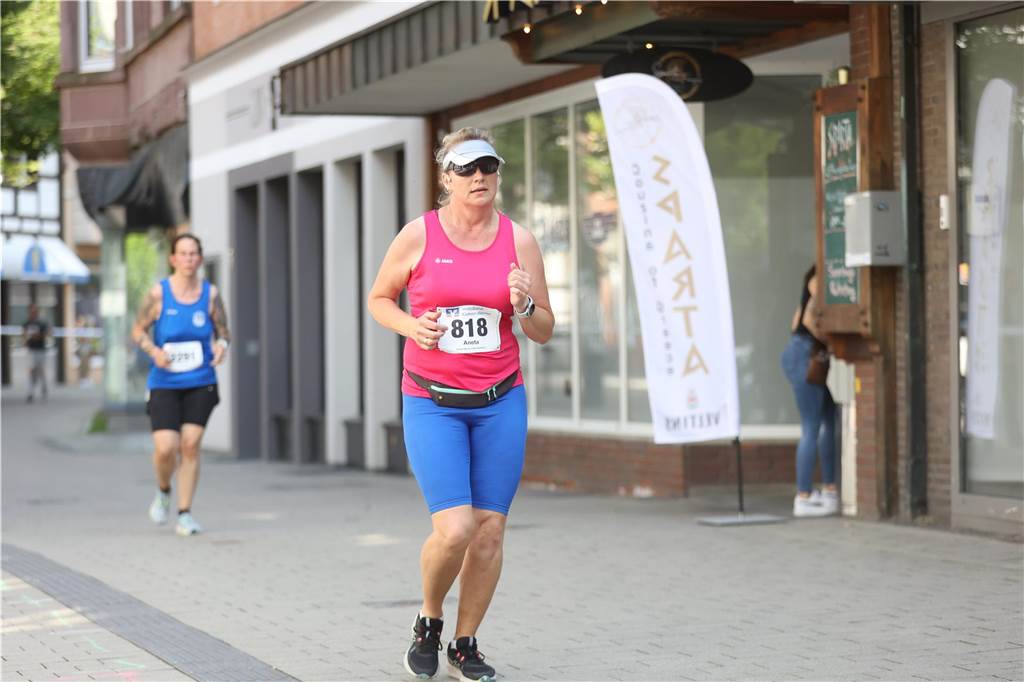 1263 Läuferinnen und Läufer waren beim 22. Werner Stadtlauf über die verschiedenen Distanzen gemeldet. David Schafflick (Running Crew Münster) holte sich den Sieg über die Fünf- und Zehn-Kilometer-Distanz.