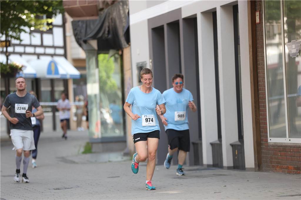1263 Läuferinnen und Läufer waren beim 22. Werner Stadtlauf über die verschiedenen Distanzen gemeldet. David Schafflick (Running Crew Münster) holte sich den Sieg über die Fünf- und Zehn-Kilometer-Distanz.