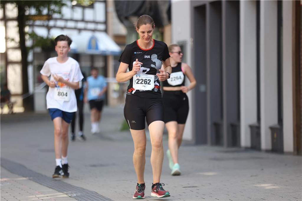 1263 Läuferinnen und Läufer waren beim 22. Werner Stadtlauf über die verschiedenen Distanzen gemeldet. David Schafflick (Running Crew Münster) holte sich den Sieg über die Fünf- und Zehn-Kilometer-Distanz.