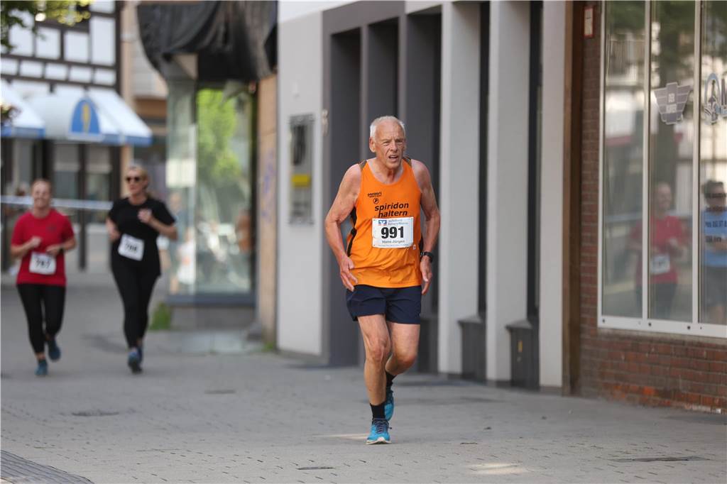 1263 Läuferinnen und Läufer waren beim 22. Werner Stadtlauf über die verschiedenen Distanzen gemeldet. David Schafflick (Running Crew Münster) holte sich den Sieg über die Fünf- und Zehn-Kilometer-Distanz.