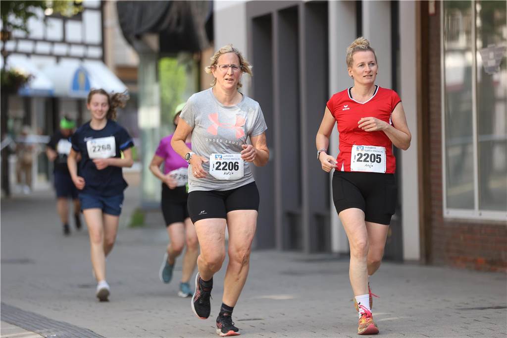 1263 Läuferinnen und Läufer waren beim 22. Werner Stadtlauf über die verschiedenen Distanzen gemeldet. David Schafflick (Running Crew Münster) holte sich den Sieg über die Fünf- und Zehn-Kilometer-Distanz.