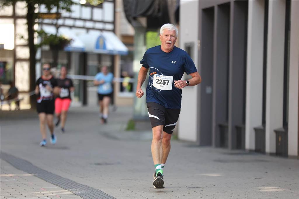 1263 Läuferinnen und Läufer waren beim 22. Werner Stadtlauf über die verschiedenen Distanzen gemeldet. David Schafflick (Running Crew Münster) holte sich den Sieg über die Fünf- und Zehn-Kilometer-Distanz.