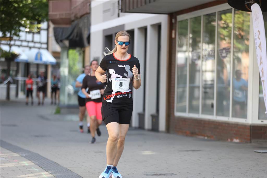 1263 Läuferinnen und Läufer waren beim 22. Werner Stadtlauf über die verschiedenen Distanzen gemeldet. David Schafflick (Running Crew Münster) holte sich den Sieg über die Fünf- und Zehn-Kilometer-Distanz.