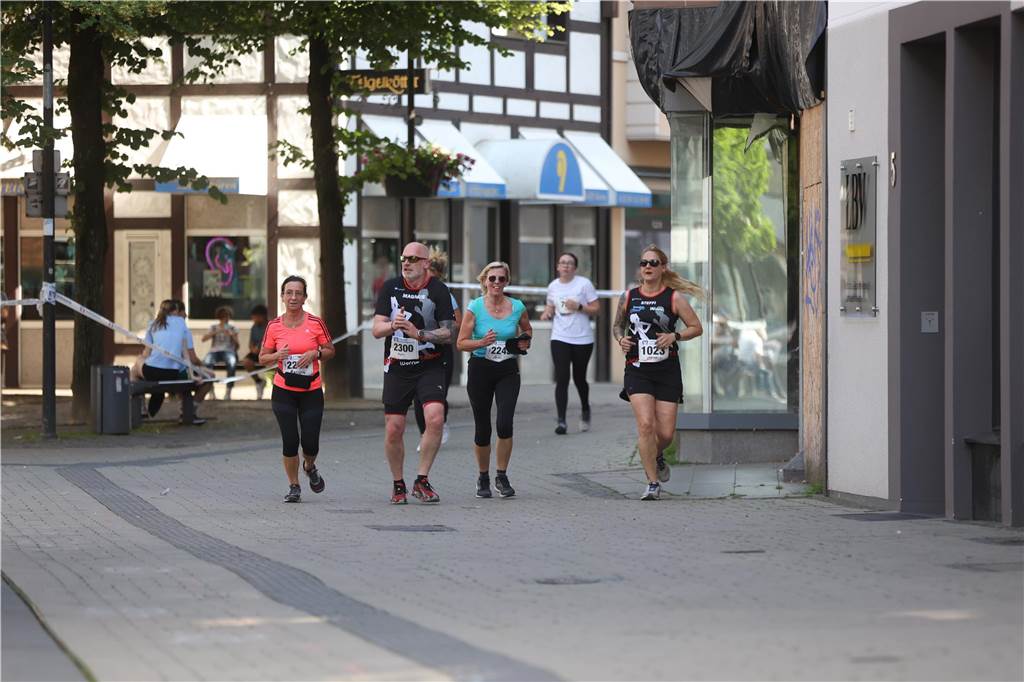 1263 Läuferinnen und Läufer waren beim 22. Werner Stadtlauf über die verschiedenen Distanzen gemeldet. David Schafflick (Running Crew Münster) holte sich den Sieg über die Fünf- und Zehn-Kilometer-Distanz.