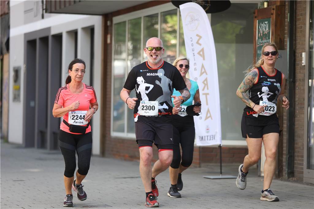 1263 Läuferinnen und Läufer waren beim 22. Werner Stadtlauf über die verschiedenen Distanzen gemeldet. David Schafflick (Running Crew Münster) holte sich den Sieg über die Fünf- und Zehn-Kilometer-Distanz.