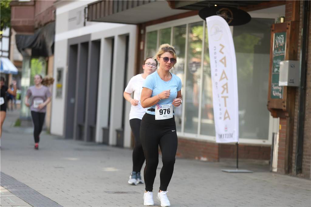 1263 Läuferinnen und Läufer waren beim 22. Werner Stadtlauf über die verschiedenen Distanzen gemeldet. David Schafflick (Running Crew Münster) holte sich den Sieg über die Fünf- und Zehn-Kilometer-Distanz.