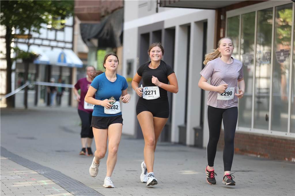 1263 Läuferinnen und Läufer waren beim 22. Werner Stadtlauf über die verschiedenen Distanzen gemeldet. David Schafflick (Running Crew Münster) holte sich den Sieg über die Fünf- und Zehn-Kilometer-Distanz.