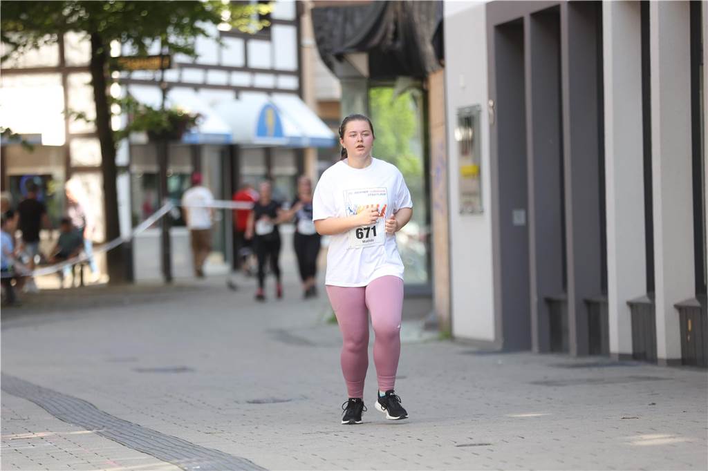 1263 Läuferinnen und Läufer waren beim 22. Werner Stadtlauf über die verschiedenen Distanzen gemeldet. David Schafflick (Running Crew Münster) holte sich den Sieg über die Fünf- und Zehn-Kilometer-Distanz.