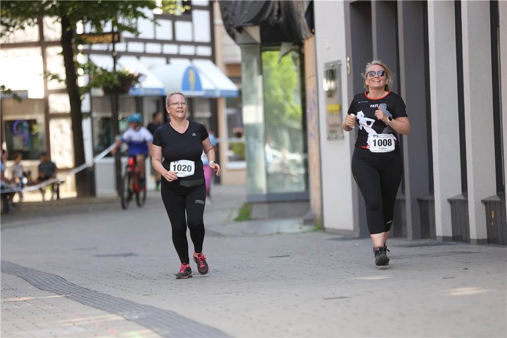 1263 Läuferinnen und Läufer waren beim 22. Werner Stadtlauf über die verschiedenen Distanzen gemeldet. David Schafflick (Running Crew Münster) holte sich den Sieg über die Fünf- und Zehn-Kilometer-Distanz.