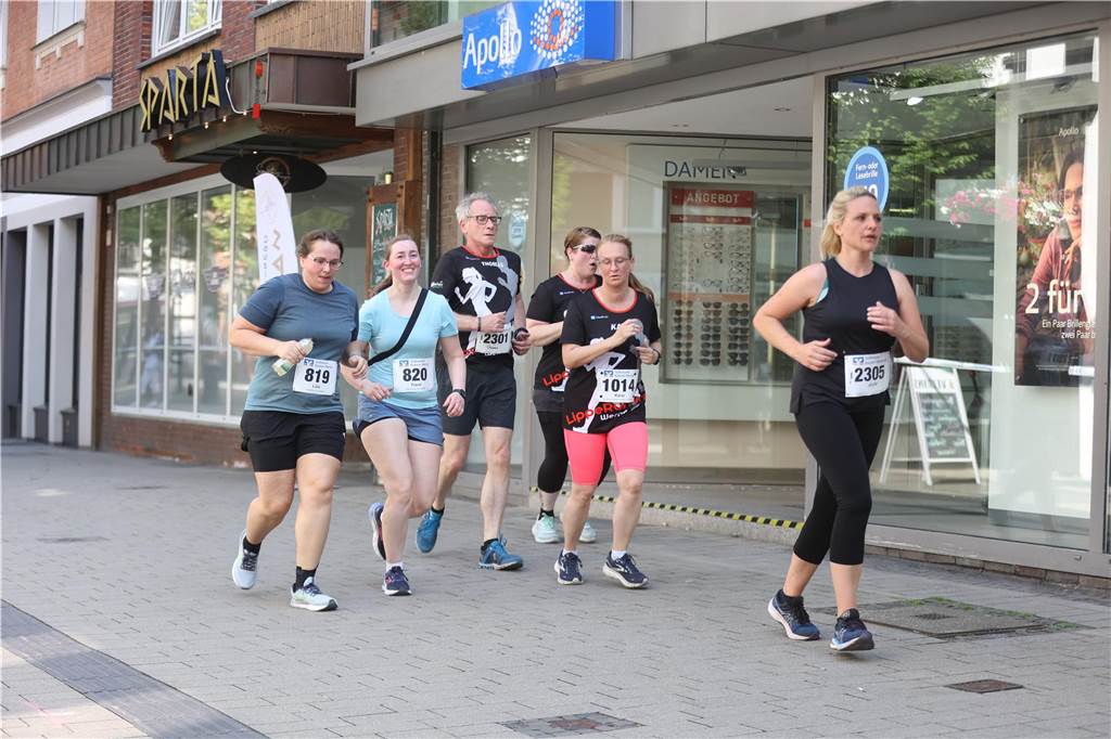 1263 Läuferinnen und Läufer waren beim 22. Werner Stadtlauf über die verschiedenen Distanzen gemeldet. David Schafflick (Running Crew Münster) holte sich den Sieg über die Fünf- und Zehn-Kilometer-Distanz.