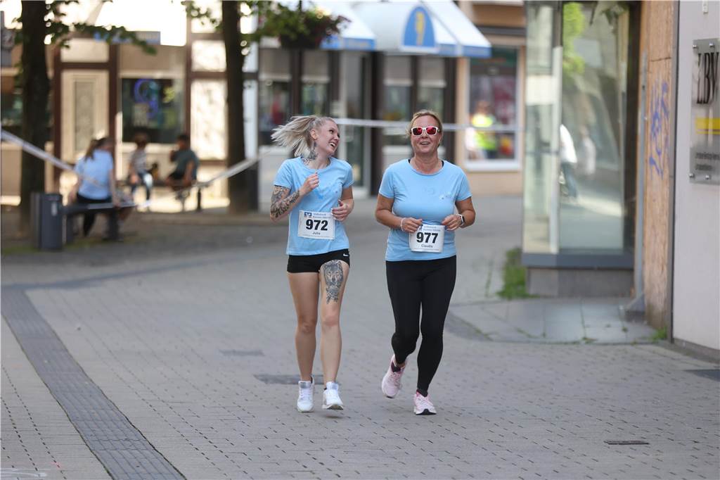 1263 Läuferinnen und Läufer waren beim 22. Werner Stadtlauf über die verschiedenen Distanzen gemeldet. David Schafflick (Running Crew Münster) holte sich den Sieg über die Fünf- und Zehn-Kilometer-Distanz.