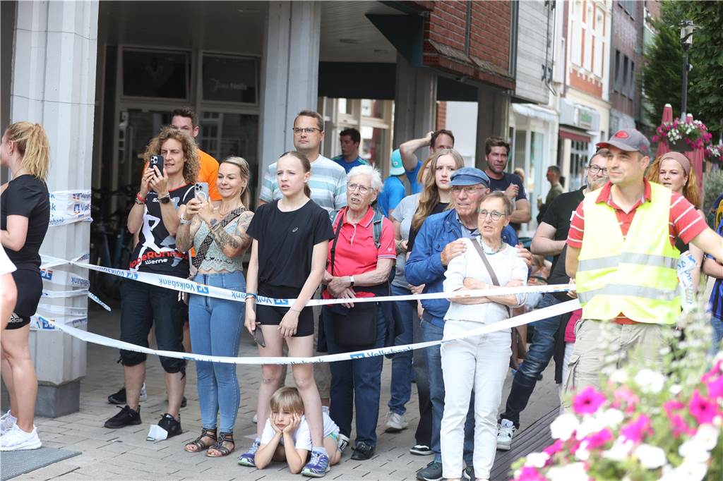 1263 Läuferinnen und Läufer waren beim 22. Werner Stadtlauf über die verschiedenen Distanzen gemeldet. David Schafflick (Running Crew Münster) holte sich den Sieg über die Fünf- und Zehn-Kilometer-Distanz.
