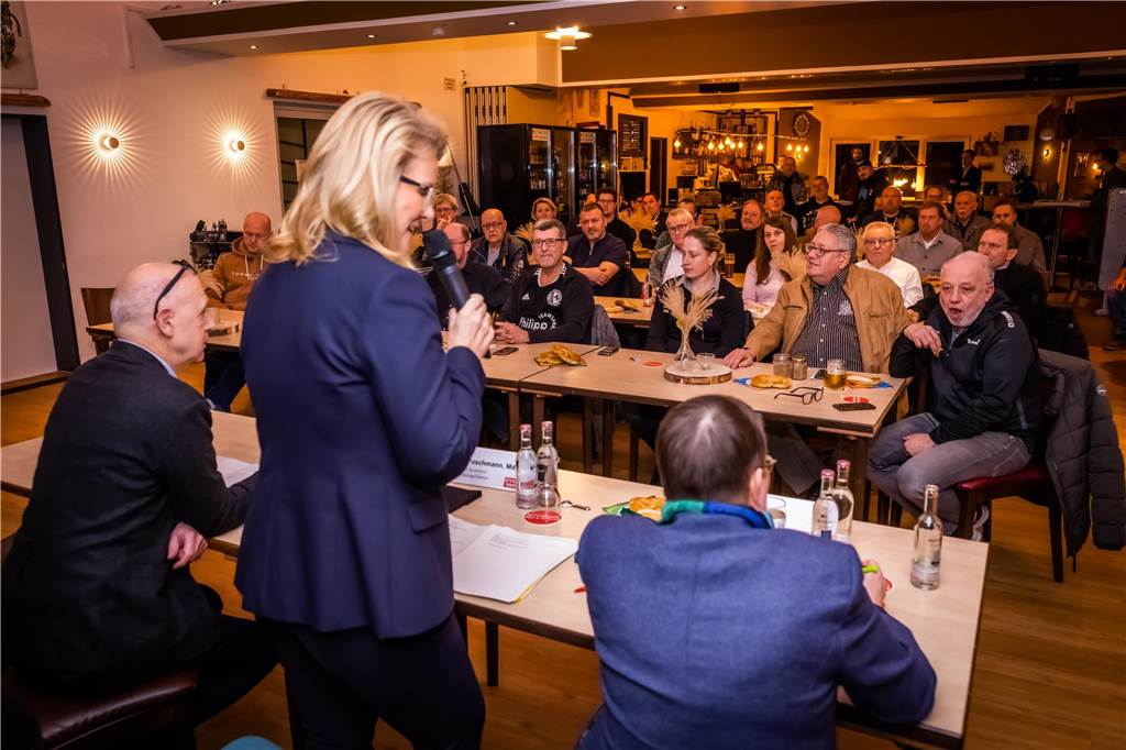 13.02.2023 Dortmund City - Poschmann Pils u Poehler Talk im Biercafe West mit DFB Praesident Bernd Neunendorf - Sabine Poschmann - Foto Stephan Schuetze