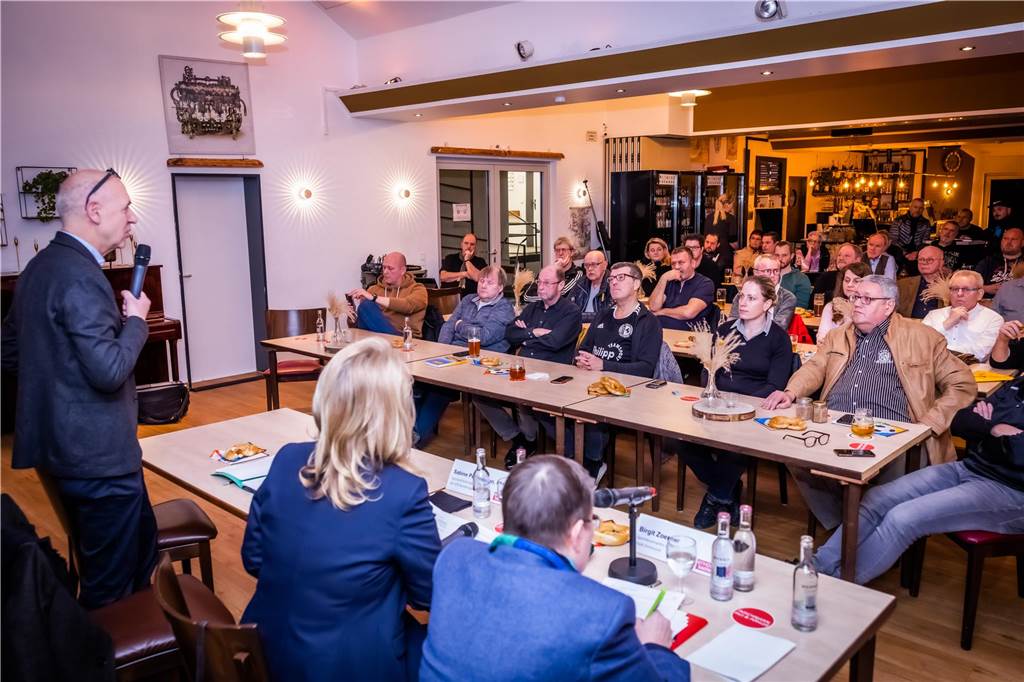 13.02.2023 Dortmund City - Poschmann Pils u Poehler Talk im Biercafe West mit DFB Praesident Bernd Neunendorf - Sabine Poschmann - Foto Stephan Schuetze