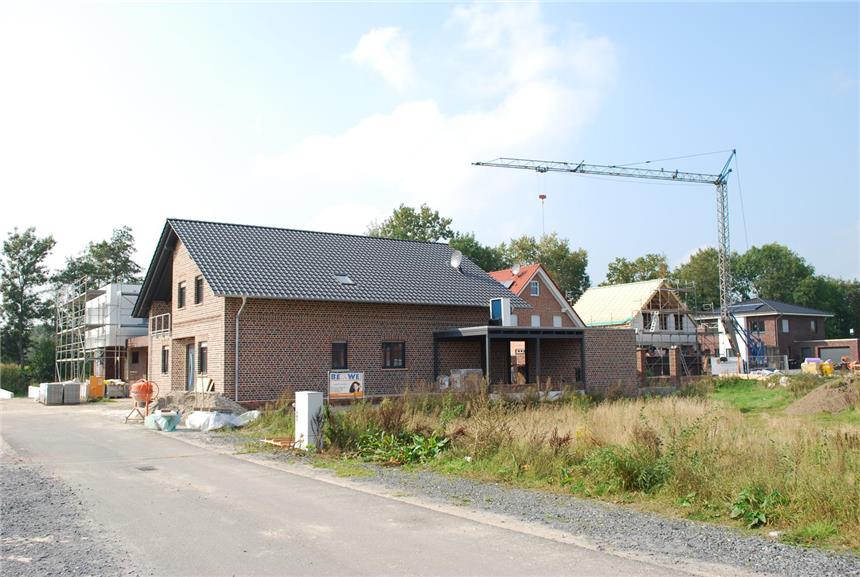 Gewerbesteuer bricht ein 14 Prozent mehr Grundsteuer A hat die Gemeinde Heek eingenommen. Dass hier auch in Zukunft die Steuergelder sprudeln, dafür sorgen Häuslebauer wie hier im Baugebiet „Strootbach“.