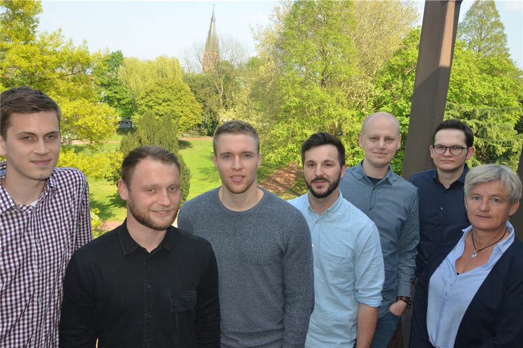 Bis zu 170 neue Wohnungen sind am Pastors Kamp in Haltern geplant 15 Studenten der TU Dortmund schrieben ihre Masterarbeiten zum Thema Urbanes Bauen an Pastors Kamp. Einige von ihnen stellten die Ideen im Rathaus vor. Mentorin war Baudezernentin Dr. Andrea Rüdiger.