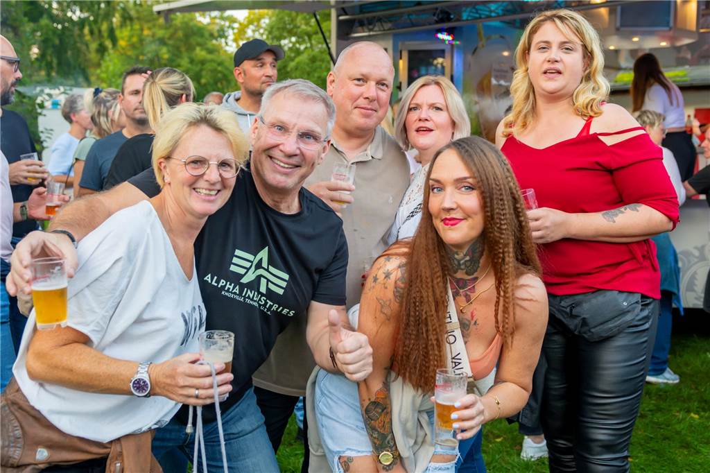 Spenden-Aktion bei „We love Lünen“: Über 80 Typisierungen und Schuhversteigerung 1500 Besucher waren zu dem Charity-Event nach Lünen gekommen.