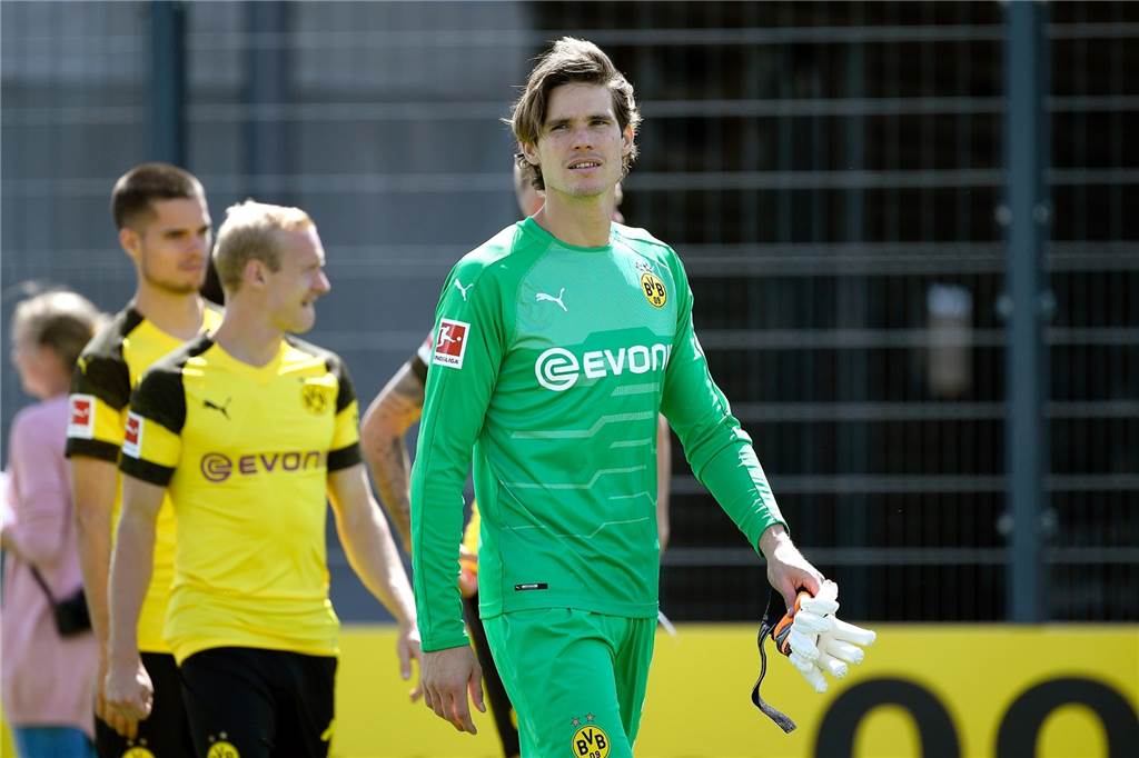 Patrick Foletti im Interview: Bürki ist einen Tick besser als Hitz 154 Bundesligaspiele hat Marwin Hitz für den FC Augsburg und den VfL Wolfsburg absolviert. Im Sommer wechselte er zum BVB.