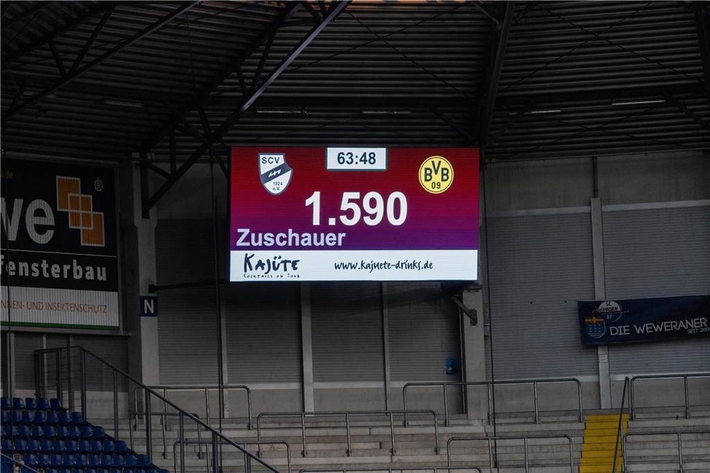 Mangelhafte Chancenverwertung wird BVB-U23 zum Verhängnis: Verdientes 1:2 gegen Verl 1590 Zuschauer verfolgen das Spiel zwichen Verl und dem BVB.