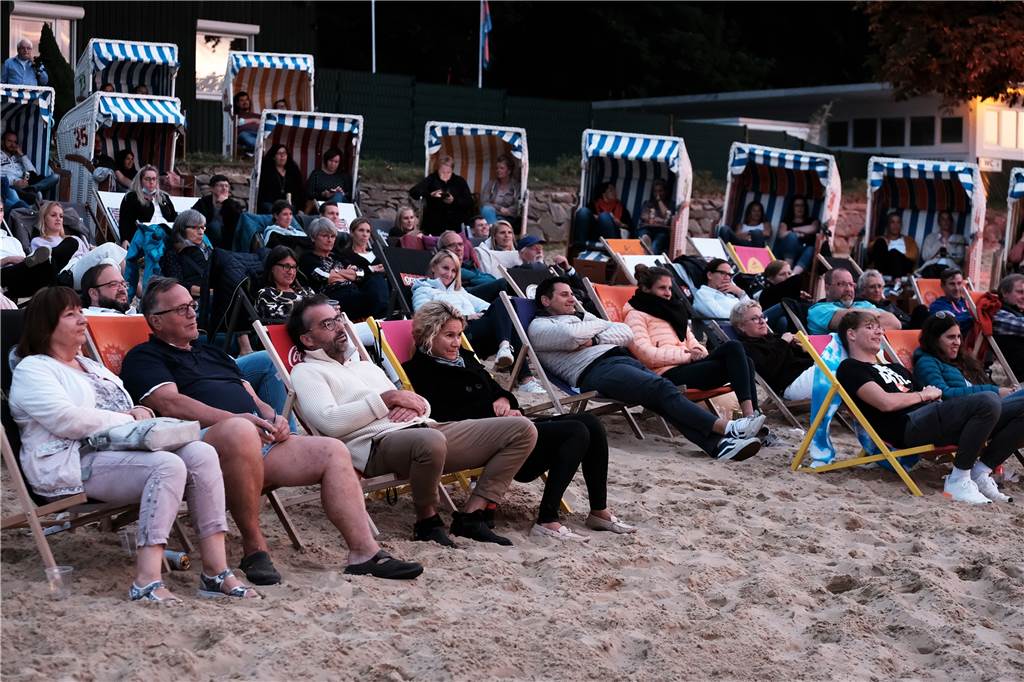Comedians vor traumhafter Kulisse - „Strand Comedy Festival“ kam an 160 Besucher waren beim Auftakt dabei.