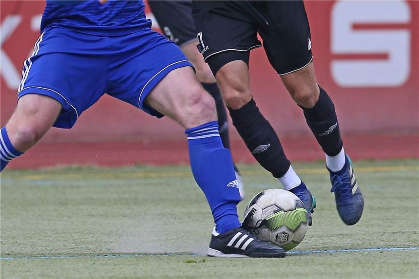Die große Castrop-Rauxeler Amateurfußball-Umfrage vor dem Saisonstart 17 Castrop-Rauxeler Fußballteams kämpfen von der Kreisliga B bis zur Landesliga Woche für Woche um Punkte.