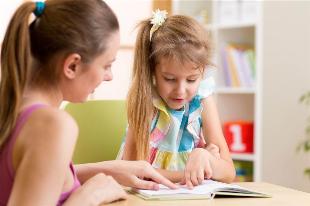 Rund jeder fünfte Junge erhält bei Schulanfang Sprachtherapie 17,4 Prozent aller sechsjährigen Mädchen in Dortmund mussten im Jahr 2019 zum Schulbeginn nicht nur lesen, rechnen und schreiben lernen, sondern auch das richtige Sprechen.