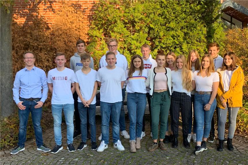 Werner GSC-Schüler können Deutschlands beste Schülerfirma werden 19 Schüler des Gymnasiums St. Christophorus haben die Schülerfirma „Earthperiments“ gegründet und ein Buch geschrieben.
