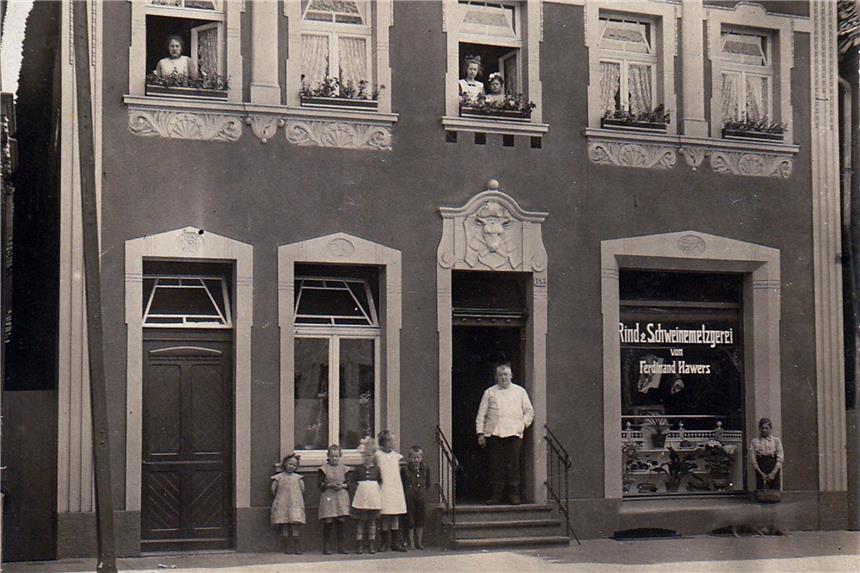 1904 übergab Angelkort den Laden an seinen Schwiegervater Ferdinand Hawers.