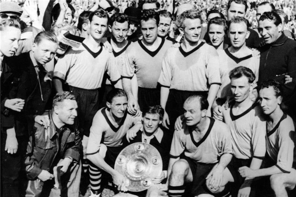 Borussia Dortmund und der FC Schalke 04: Wie eine Freundschaft zerbrach 1956 und 1957 sicherte sich der BVB die Meisterschaft.