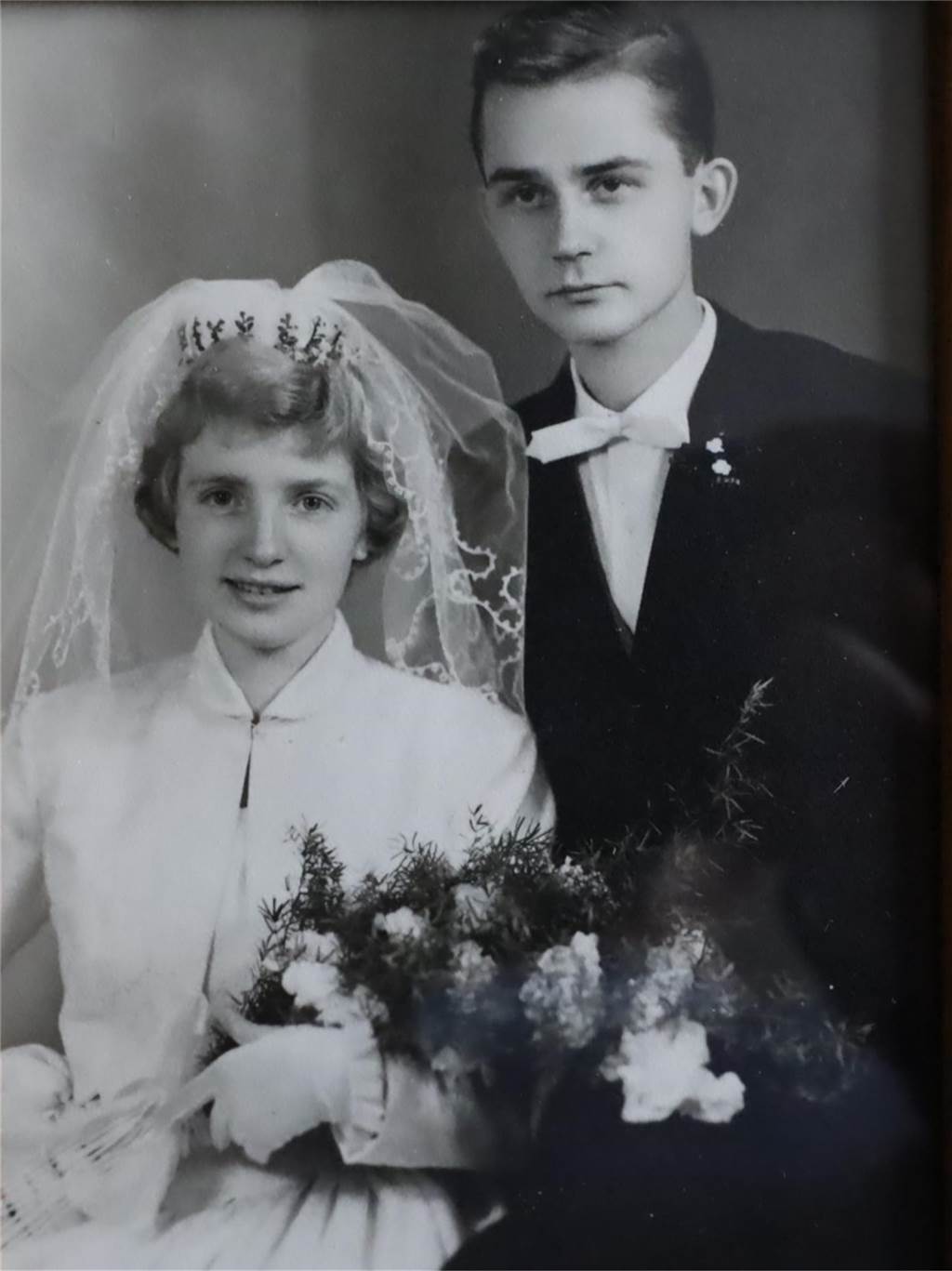 Thea und Horst Brinkmann seit 65 Jahren verheiratet: Es funkte nach einem Kinobesuch 1959 heiratet die beiden. Das Hochzeitskleid nähte Thea Brinkmann als gelernte Schneiderin selbst.