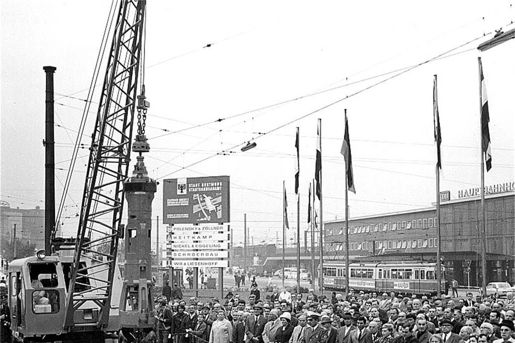 Vor 140 Jahren: Pferde zogen die erste Dortmunder Straßenbahn 1969 begann mit einer ersten Bohrung vor dem Hauptbahnhof der U-Bahn-Bau.