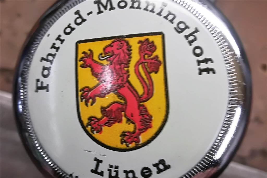 1970er Jahre: Fahrradglocke mit Firmenschriftzug und Lüner Stadtwappen 