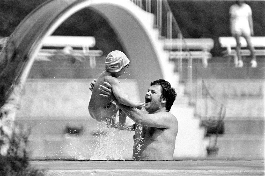 1980 gab es mehrere Schwimmbecken sowie einen Sprungturm mit 10, 5, und 3 Meter Brett und einem dazugehörenden tiefen Becken.