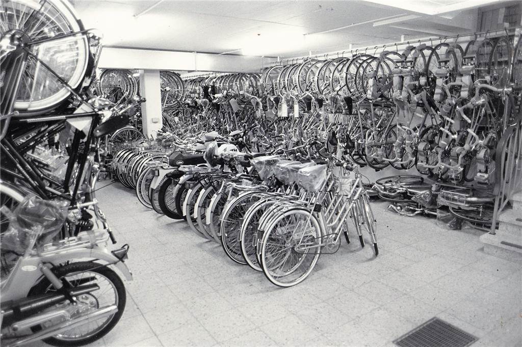 1982: Durch den Umbau war neuer Platz geschaffen worden.