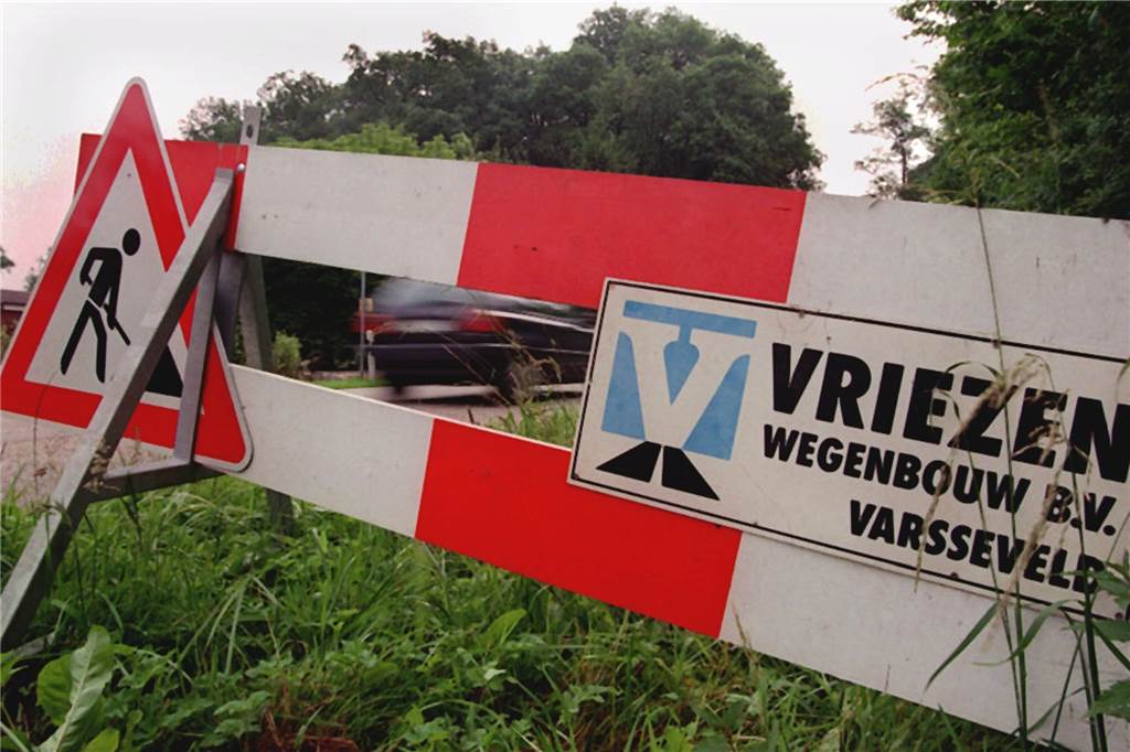 Baustellensperre und Warnschild in Stadtlohn