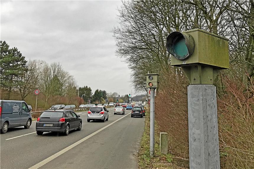 Zwölf Fakten zu den Blitzern in Castrop-Rauxel 2001 aufgestellt, Spitzenreiter unter den festen Blitzern: An der Habinghorster Straße wird 365 Tage im Jahr geblitzt.