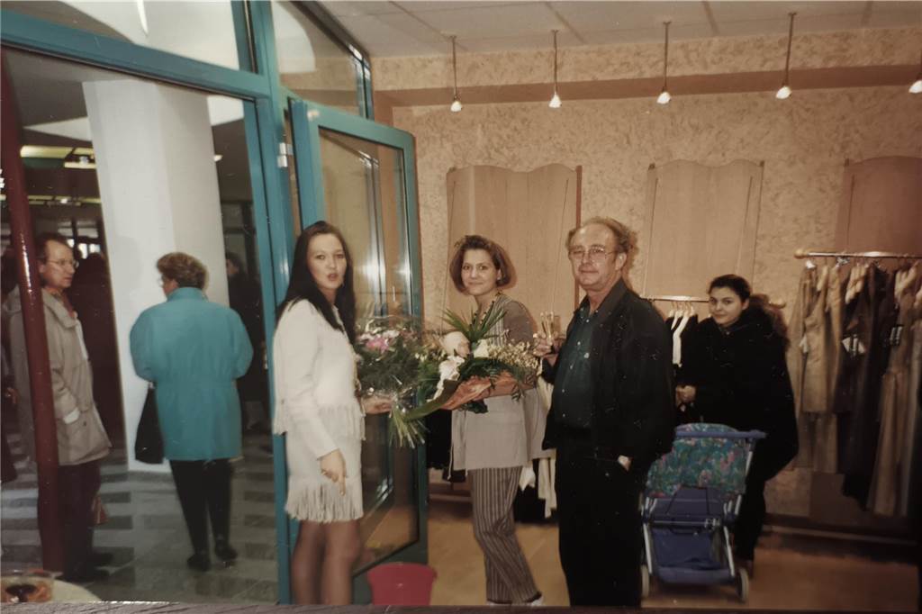 Beste Freundinnen feiern 30 Jahre der Boutique Macao in Hombruch Boutique Macao zieht in die Küster-Passage 2001