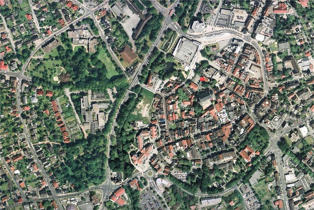 2002 beginnt ein Großprojekt in der Innenstadt, das fast 20 Jahre dauern sollte: die Umgestaltung der Werner Fußgängerzone nach dem Entwurf von Architekt Martin Rogge. Die gesamte obere Bonenstraße bekommt eine neue zweifarbige Pflasterung, neue Bänke, Neupflanzungen und zusätzlicher Fahrradbügel.